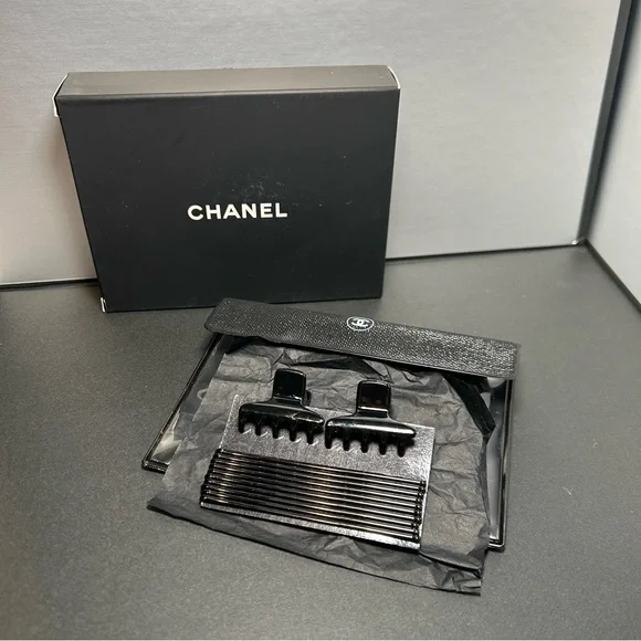 CHANEL Cuff Links - Picture 3 of 6